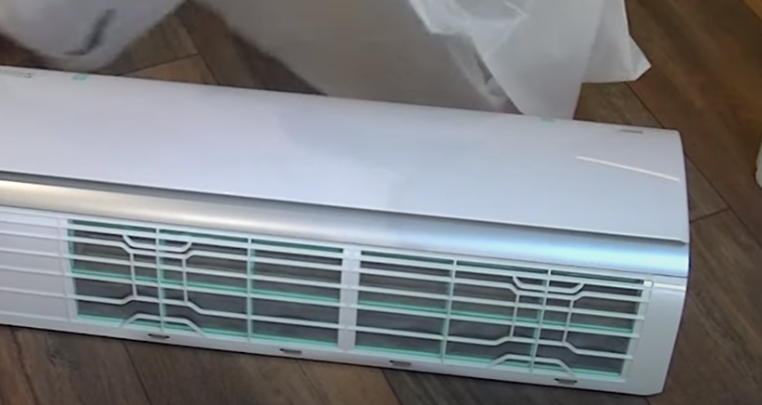 Split de aire acondicionado recién instalado